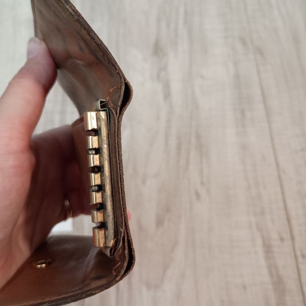 LOUIS VUITTON - Monogram  Key Case - Picture 7 of 10